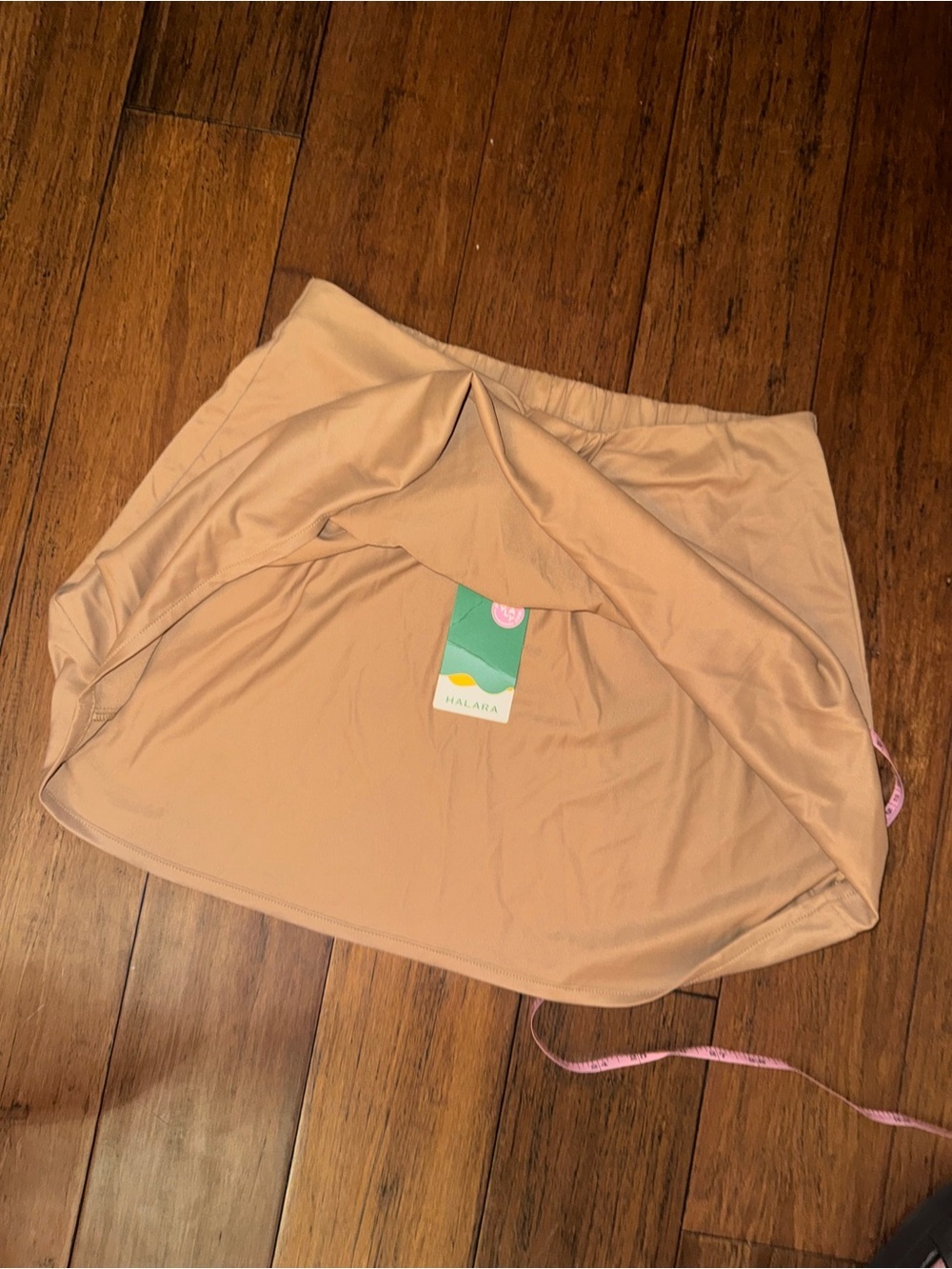 HALARA Beige Twist Knot Mini Skirt Stretch Pull On Medium NWT - Picture 6 of 6